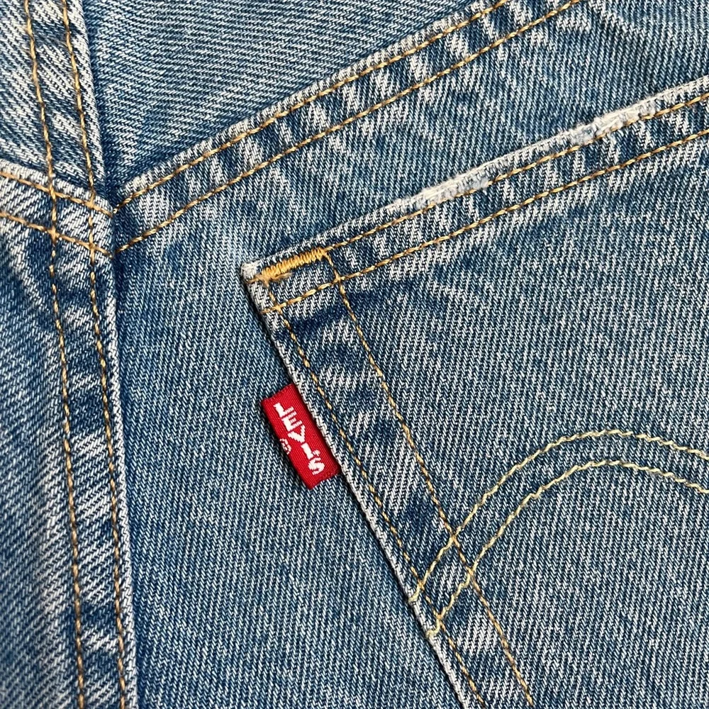 NWT Levi’s 501 Original Cutoff Denim Short, Size 24, Ojai Light Stone - Picture 9 of 10